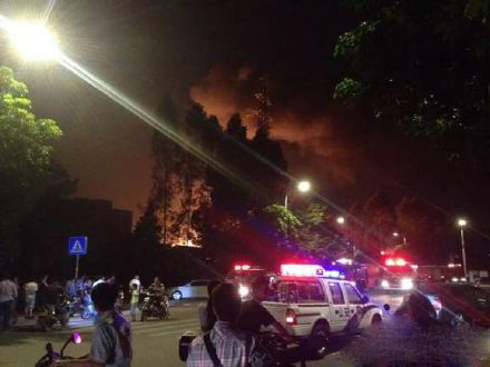 汉中黑油窝点爆炸 火球直冲上天