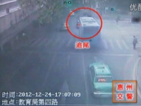 视频: 《车祸瞬间》交通安全警示教育片